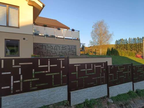 Vypaľovaný pozinkovaný plech vo farbe RAL 8017