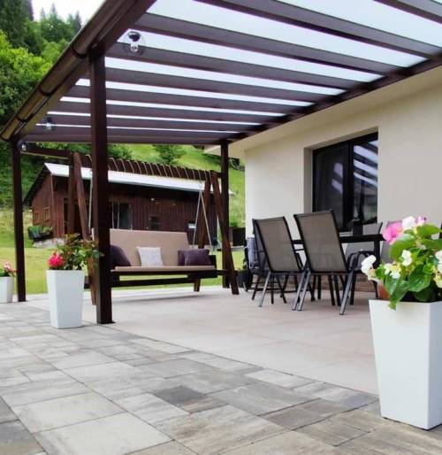Hliníková pergola s plným mliečným polykarbonátom